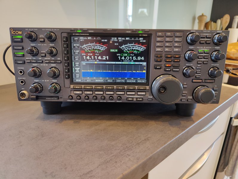 Brugtgrej Sælges IC7800 _200watt HF/6meter